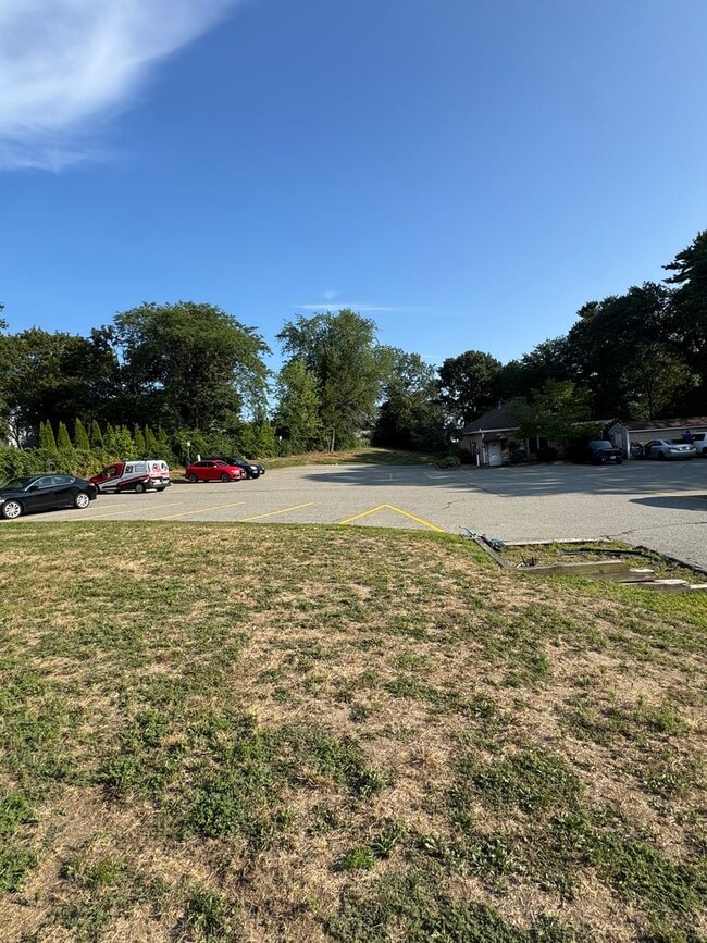 Building Photo - 3 bedroom townhouse Lawrence, MA