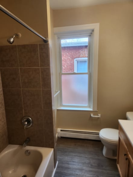 Building Photo - 56 Green St