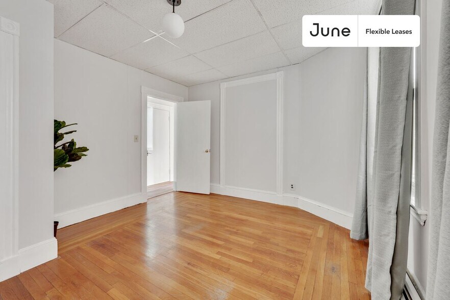 Building Photo - 823 Dorchester Ave