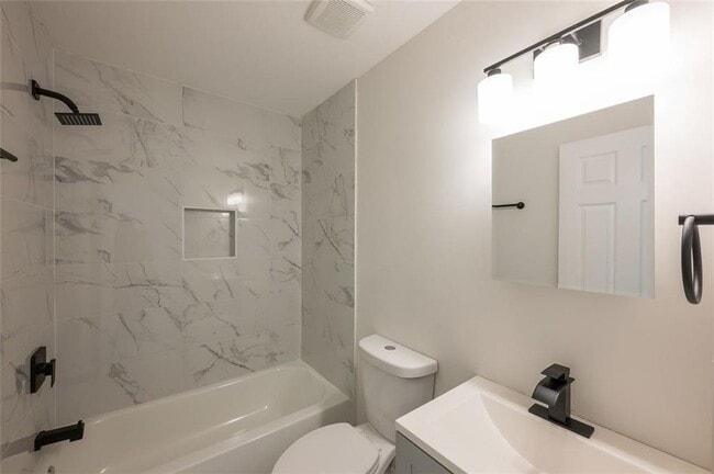 Building Photo - 2027 Lois Pl NW