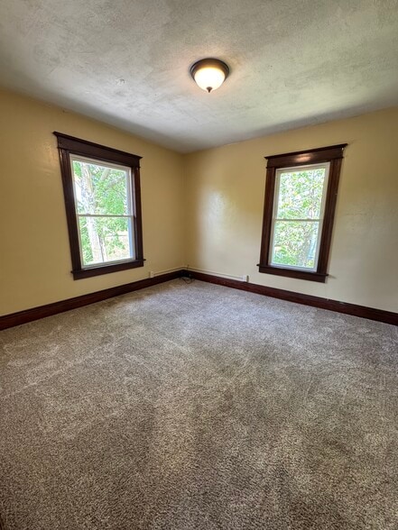 Building Photo - 919 LeClaire St