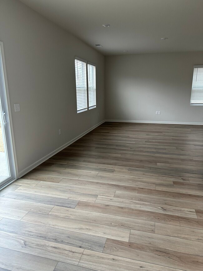 Building Photo - 2252 Robert Gwynne Dr