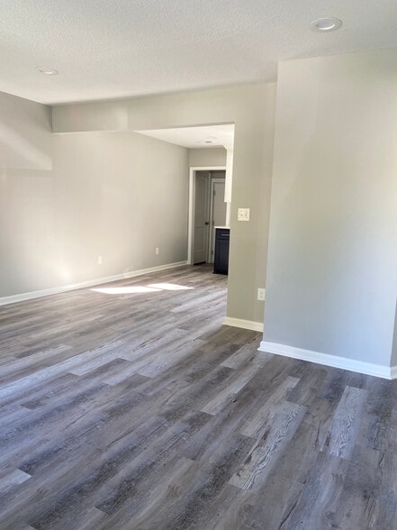 Building Photo - 11 NW Orchard St