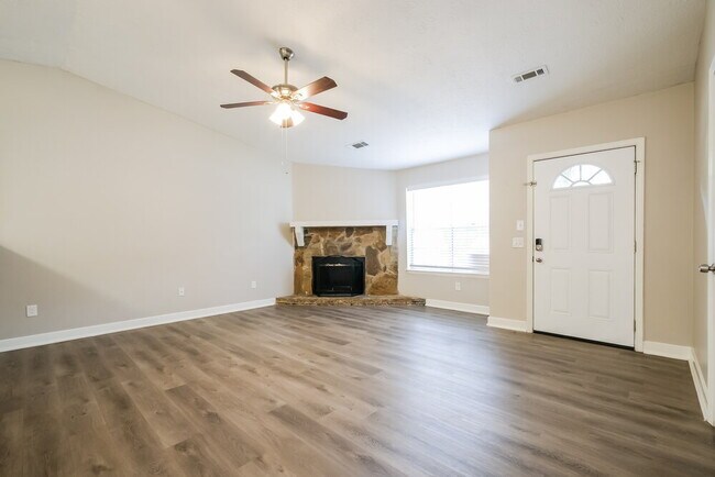 Building Photo - 5175 Sugar Crest Dr