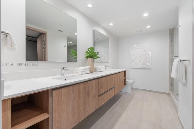 Building Photo - 10281 W Bay Harbor Dr