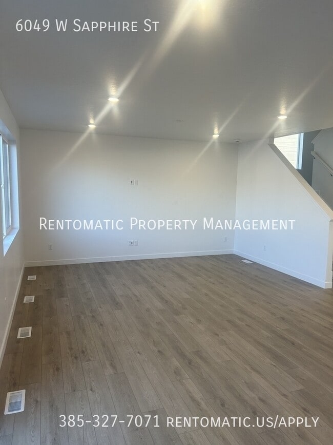 Building Photo - 6049 W Sapphire St