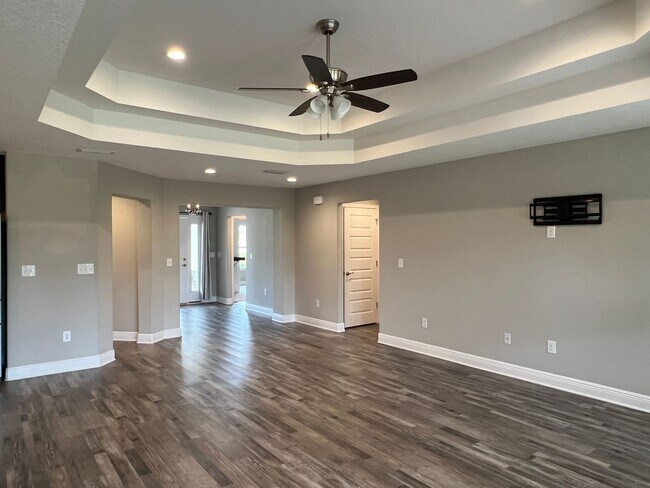 Building Photo - Executive Living