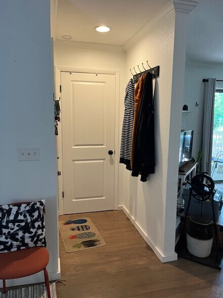 All-Inclusive Furnished 1 Bedroom 1 Bath with Office Center in Bay Club- 2 miles Sullivan's Island - 1481 Center St Ext