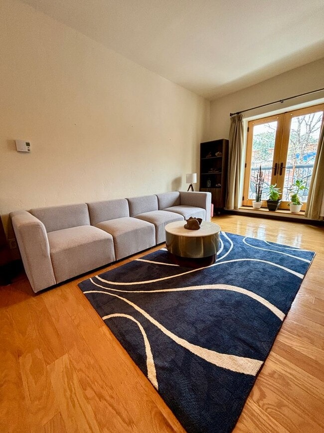 Building Photo - 1 Bed 1 Bath Condo in the heart of Down Town!