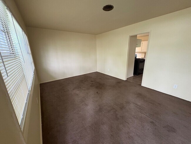 Building Photo - 3 Bedroom Ranch In Meadowdale