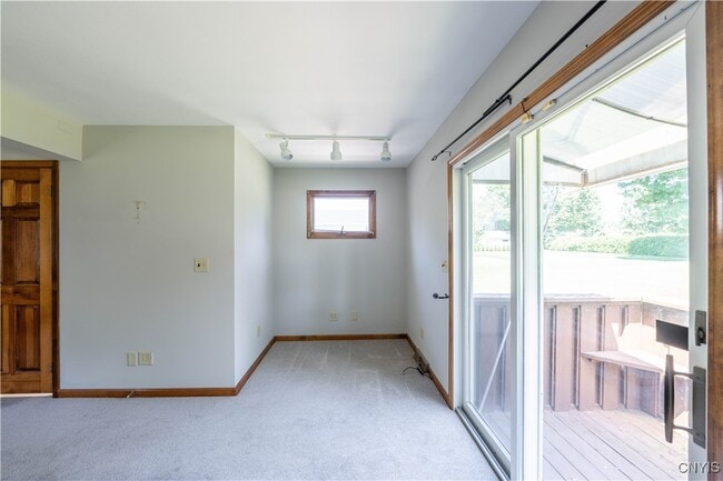 Building Photo - 8686 Maple Ln