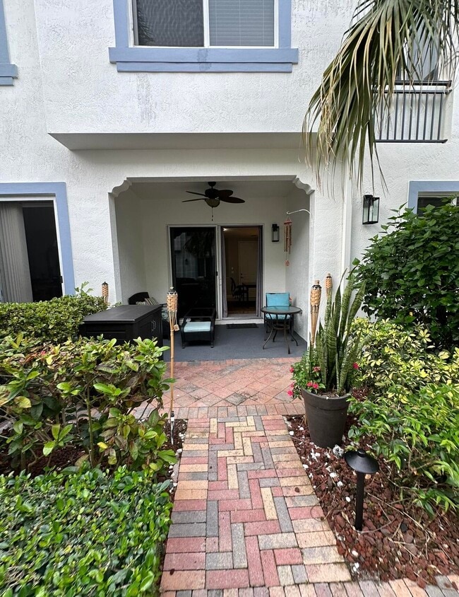 Building Photo - 3042 Waterside Cir