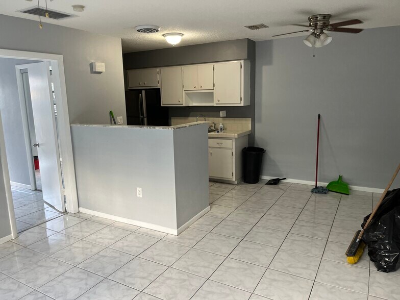 Building Photo - 5111 NE 18th Ave