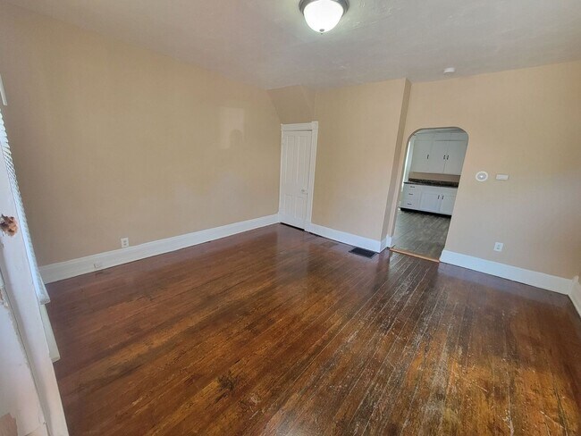 Building Photo - 24 Millville Ave 2BR/1BA (West Hamilton)