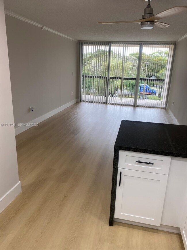 Building Photo - 10625 SW 112th Ave