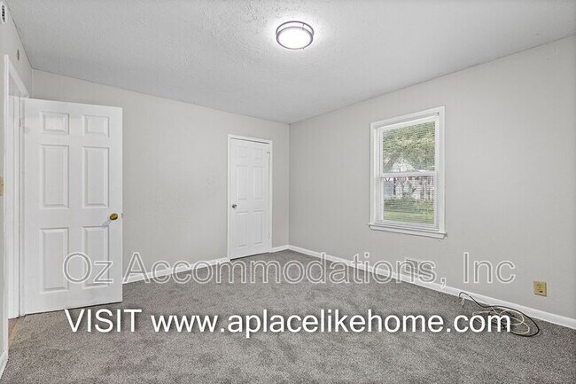 Building Photo - 9811 Marsh Ave