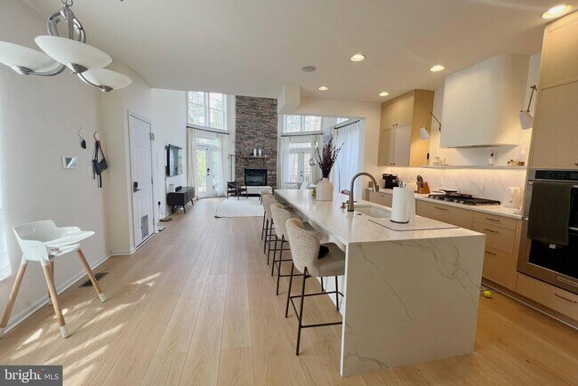 Building Photo - 40440 Milford Dr