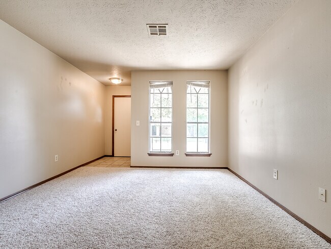 Building Photo - 1320 Frederick Dr