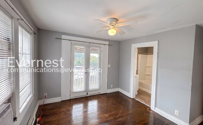 Building Photo - 32 Woodlawn Dr