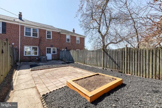 Building Photo - 130 Dumbarton Rd