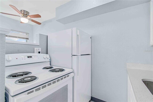 Building Photo - 140 112th Ave N