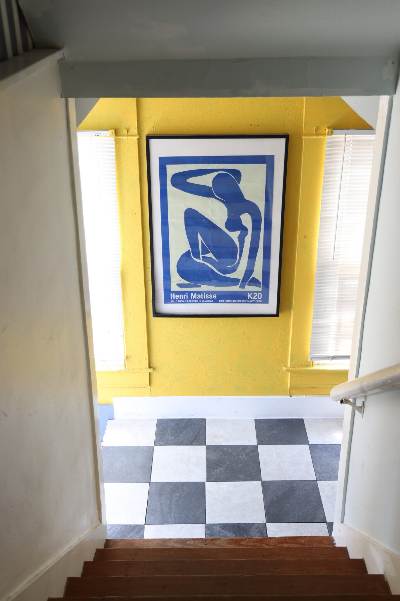 Building Photo - 405 W Drew St