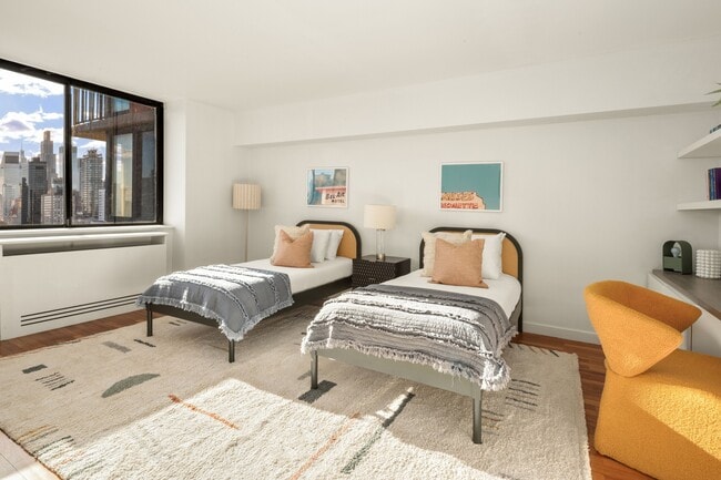 Building Photo - 330 E 75th St