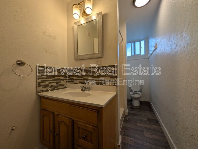 Building Photo - 814 E 23rd St