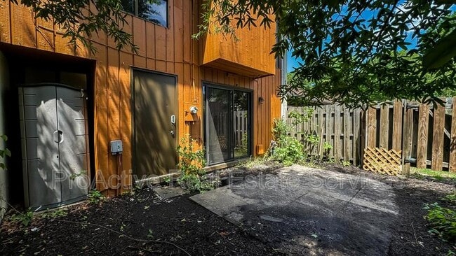 Building Photo - 1373 E Tanners Creek Dr