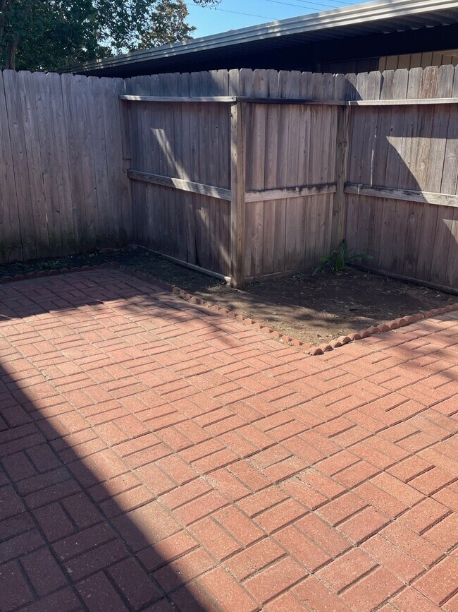 Building Photo - 9250 Beechnut St