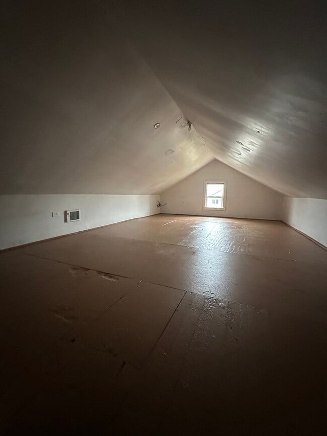 Building Photo - 805 S 5th Ave