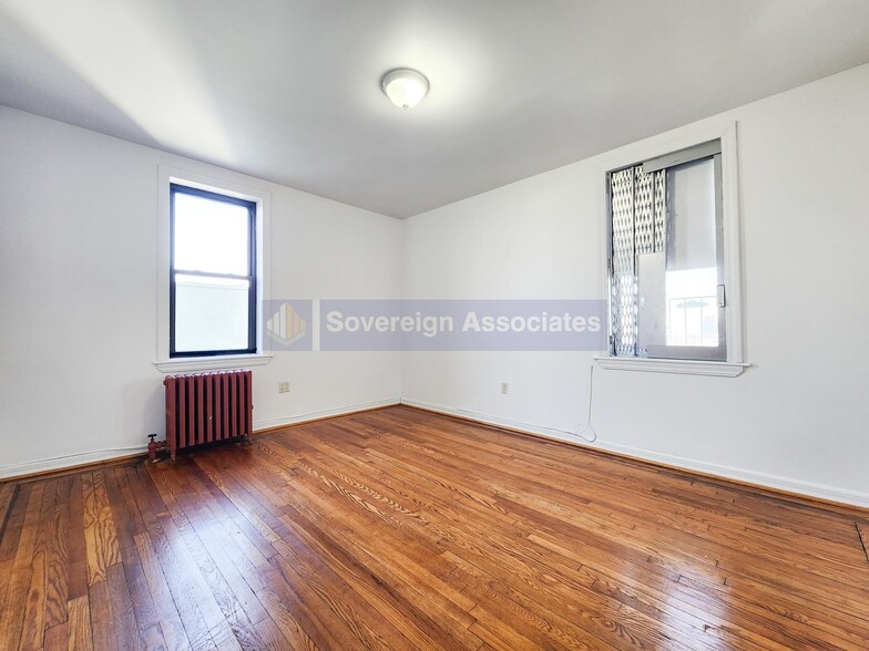 Building Photo - 165 Pinehurst Ave