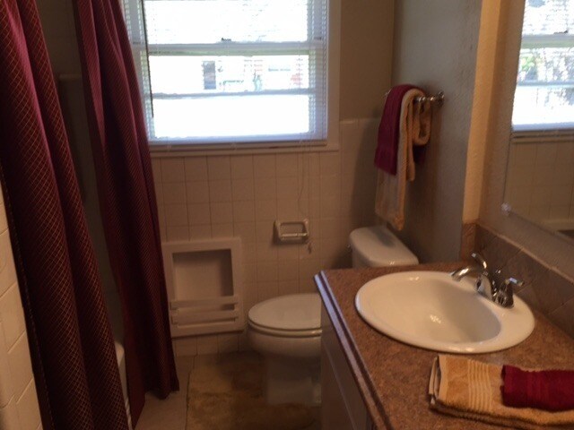 Building Photo - Huge Updated 4 Bedroom/2 Bath/2 Living Room House close to TTU - Available AUGUST