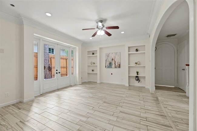 Building Photo - 201 Vanderpool Ln