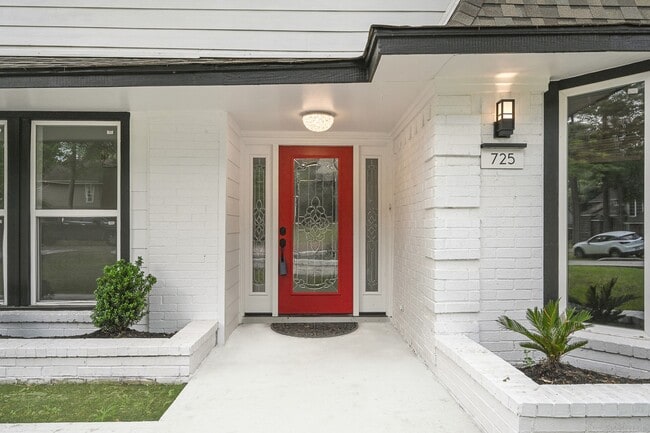 Building Photo - 725 Talmalge Hall Dr