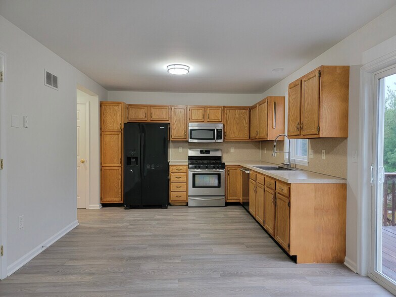 Building Photo - 336 Cardinal Ln