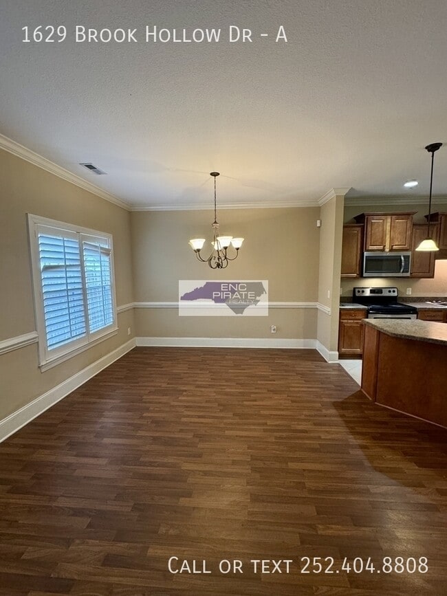 Building Photo - 1629 Brook Hollow Dr