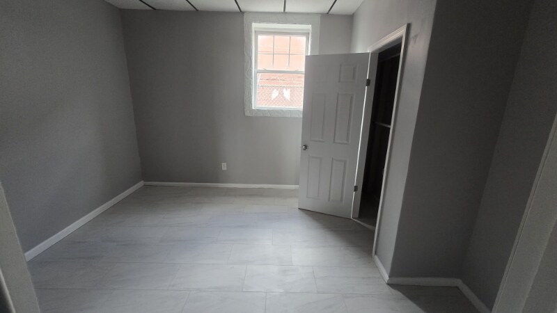 Building Photo - 386 Park Ave