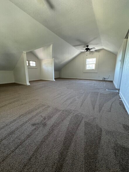Building Photo - 702 Colima Dr