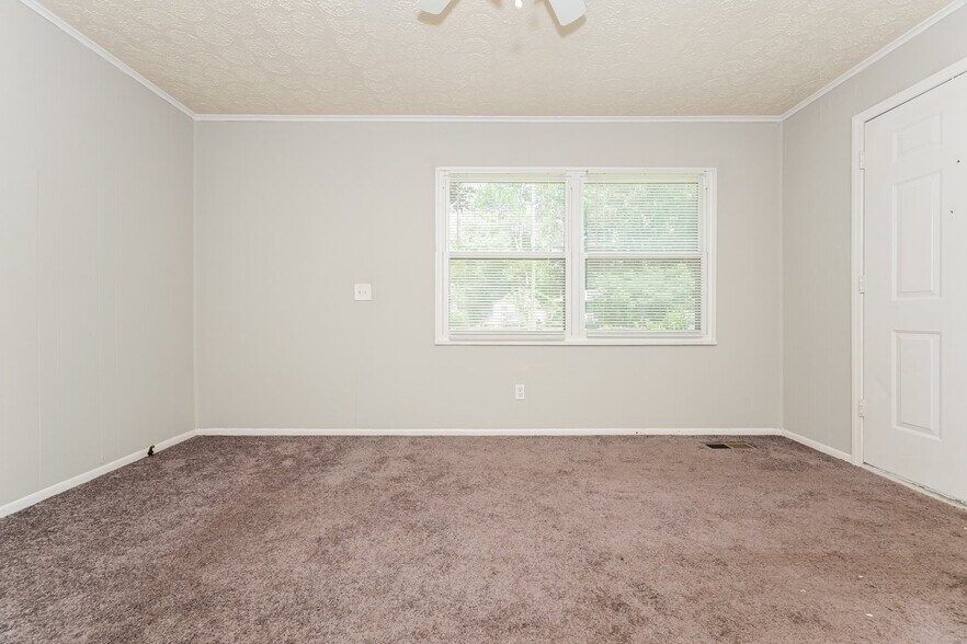 Building Photo - 208 Camellia Cir