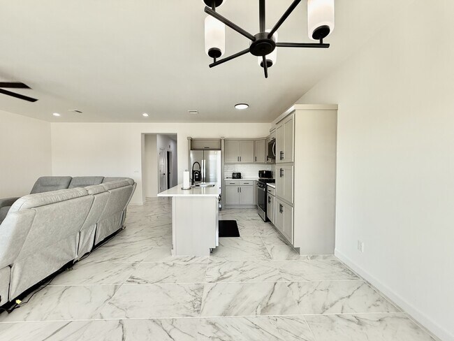 Building Photo - 15052 Destination Ave