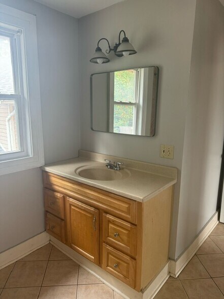 Building Photo - 98 Alexander St