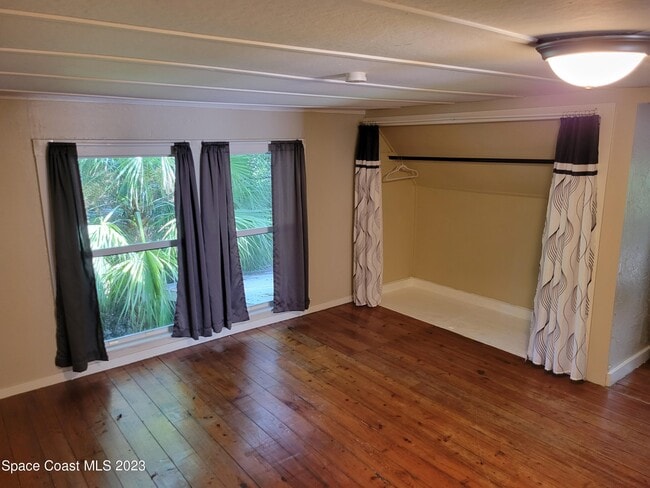 Building Photo - 874 Spiller St