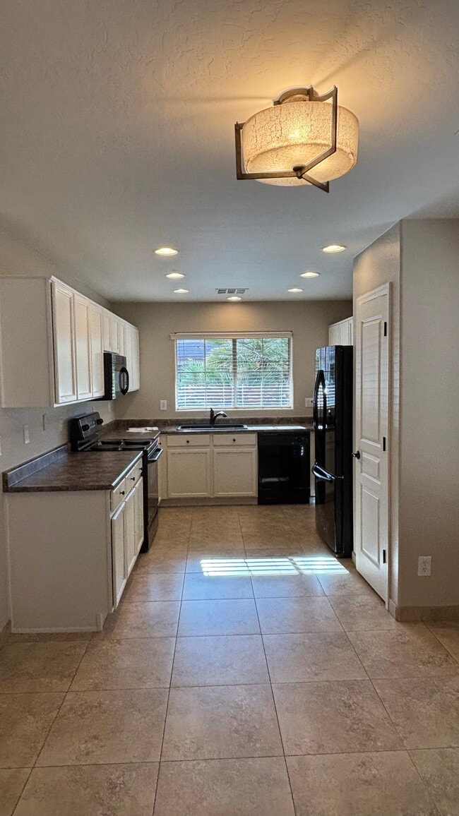 Building Photo - 21047 N Alma Dr