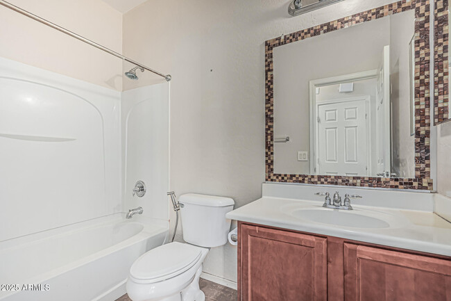 Building Photo - 1242 E Strawberry Dr