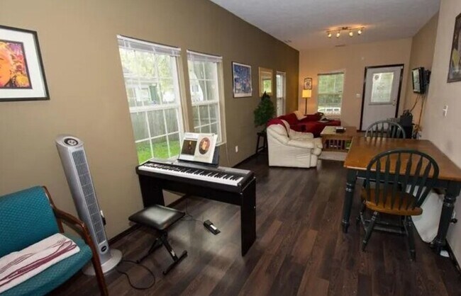 Building Photo - Fully Furnished 3 bed 2 bath home near Notre Dame