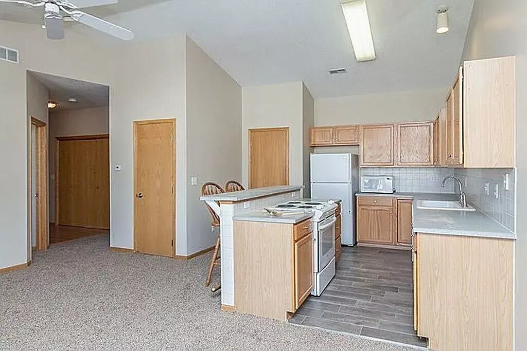 Kitchen - 950 67th St
