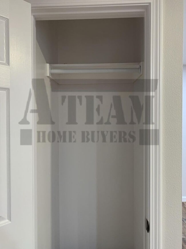 Building Photo - Freshly Remodeled 3 Bed 2 Bath Home!