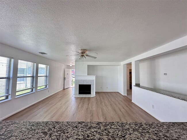 Building Photo - 3927 Brook Garden Ln