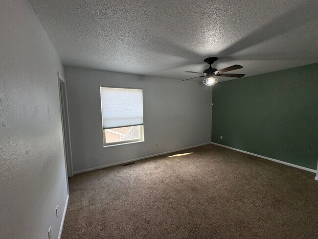 Building Photo - 3 Bed 2.5 Bath Home with 2 Car Detached Ga...